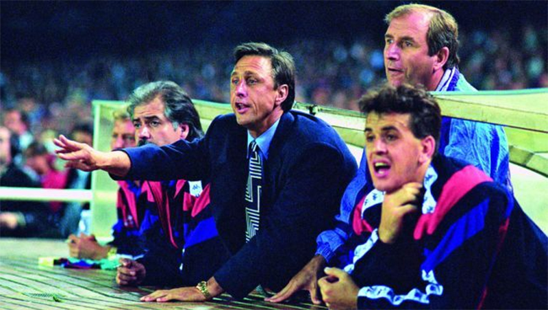 “Thánh” Johan Cruyff đã xây dựng Dream Team huyền thoại vẻ nên thánh đường bóng đá vẻ vang